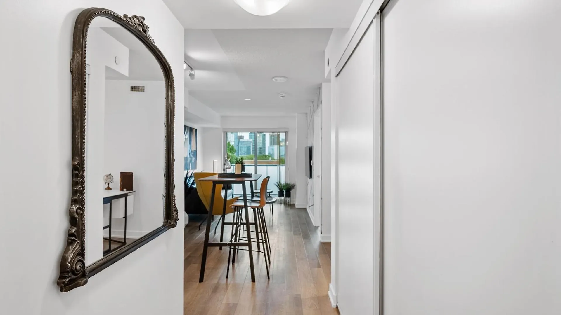 Sleek 1Br & Office Condo - Cn Tower, Skyline View Toronto Canada