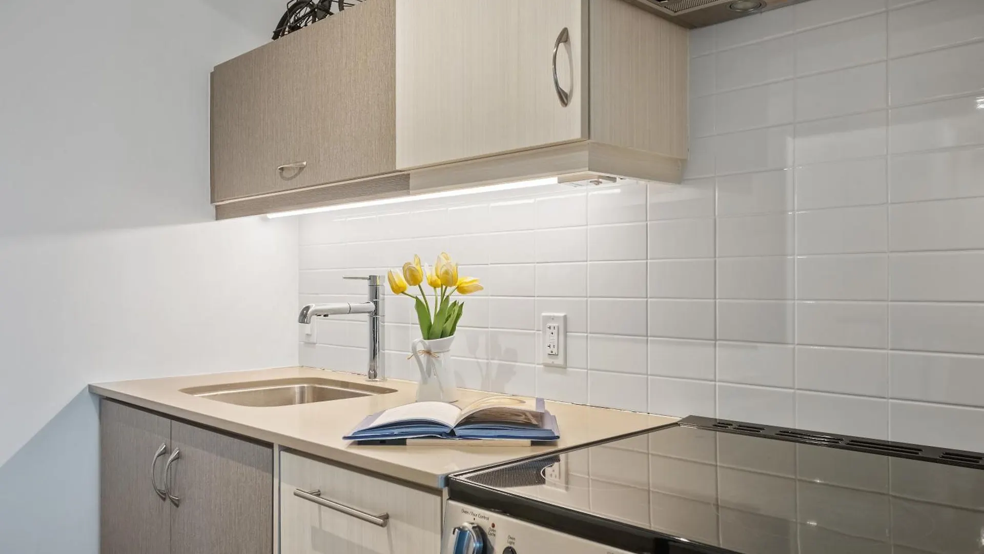 Sleek 1Br & Office Condo - Cn Tower, Skyline View Toronto Lejlighed